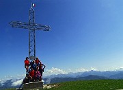 Spettacolo di narcisi e di tanti amici sul Linzone (16-05-2015) 